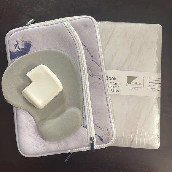 MacBook New Pro 13” shell and soft case - Picture 6 of 7